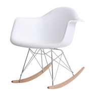 60～70年代のモダンデザインのパイオニアとして活躍したチャールズ＆レイ イームズ。こちらはイームズ不朽の名作シェルチェアです。ちなみにシェルとは英語で貝殻という意味を持ち、貝殻のような曲面で構成されたチェアになります。誕生したのは1948年、MoMAが開催した家具の国際コンペでした。イームズ夫妻が初めて発表した成型プラスチック製の椅子は、アメリカのデザイナーが消費者のニーズに応えた最初の作品として大きな支持を獲得しました。<br><br>Designer　チャールズ＆レイ･イームズ<br>Color　全8色展開<br>Size　W63xD69xH66cm <br>Material　ABS樹脂、スチール、ウッド
